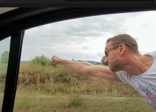 Klapu Intrade posjetio Superman, ekipa na Facebooku umire od smijeha