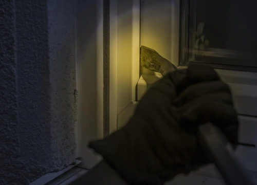Provalio u kuću u Kijevu i ukrao baterijsku lampu vrijednu 10 eura