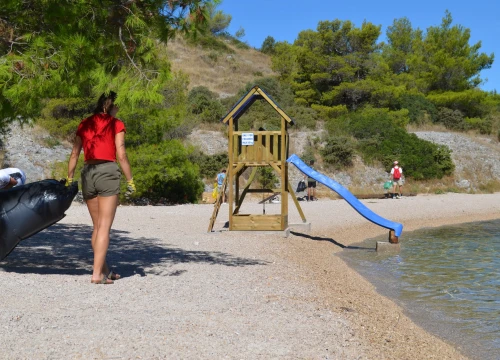 Fotografija 3 - Nema odmora dok ima smeća: Jutros se čistila Martinska