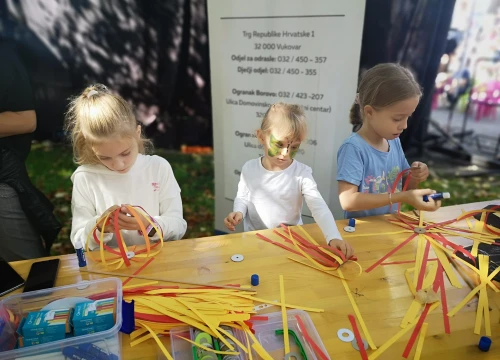 Fotografija 15 - Održano jesensko izdanje Ogulinskog festivala bajke: Sudjelovali izvođači i iz naše županije