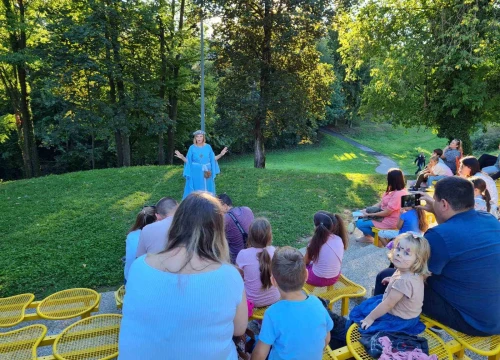 Fotografija 1 - Održano jesensko izdanje Ogulinskog festivala bajke: Sudjelovali izvođači i iz naše županije