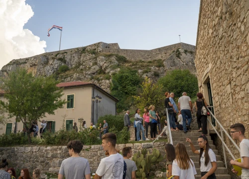 Fotografija 4 - Svečano otvoren 1. Međunarodni trijenale portreta u Kninu