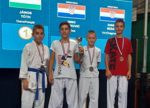 Fotografija 2 - Tri člana Karate kluba Šibenik u finalu zagrebačkog turnira
