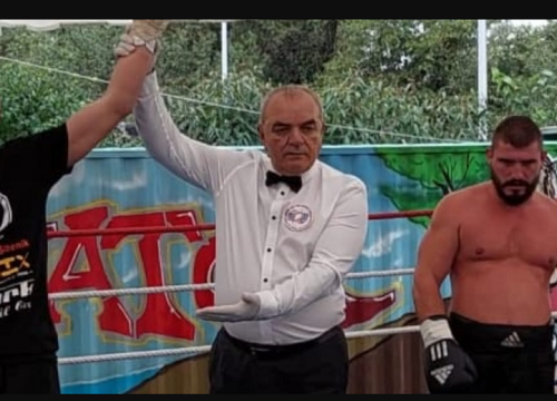 Šibenski boksač Andrija Perković nakon 3 runde slavio protiv Mađara Nagyja