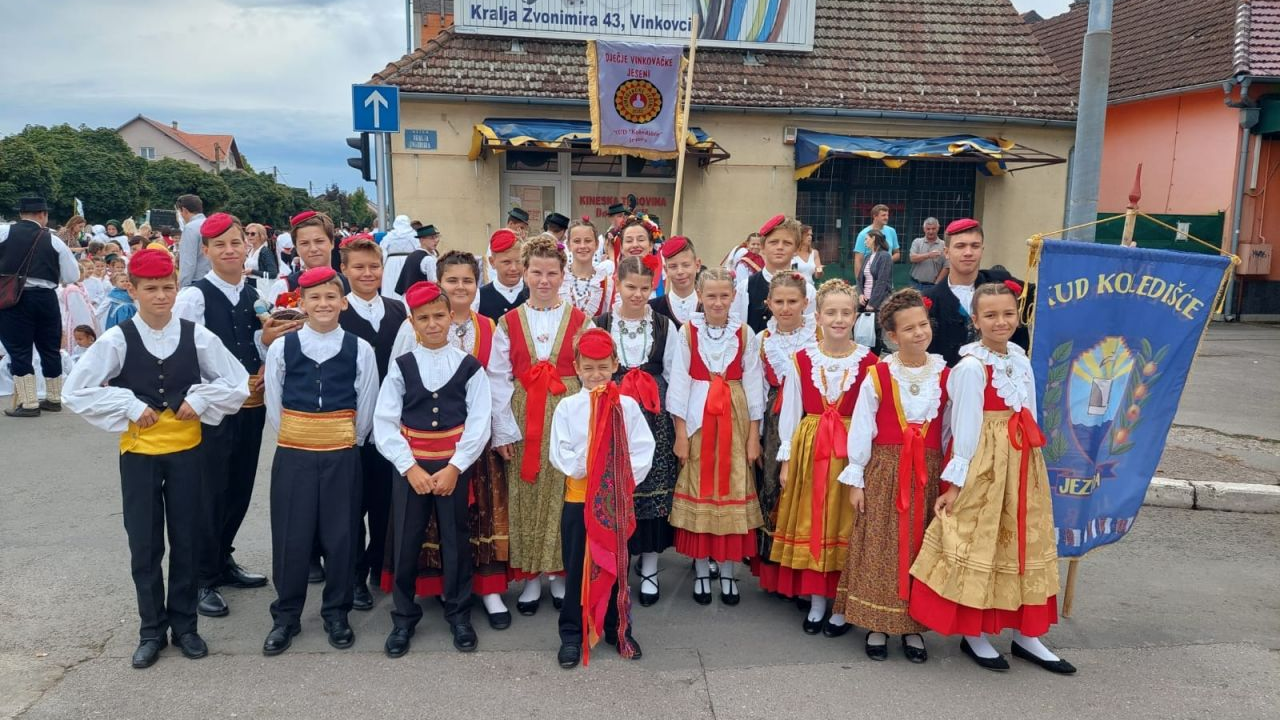 Mlada skupina KUD-a Koledišće nastupila na Dječjim vinkovačkim jesenima