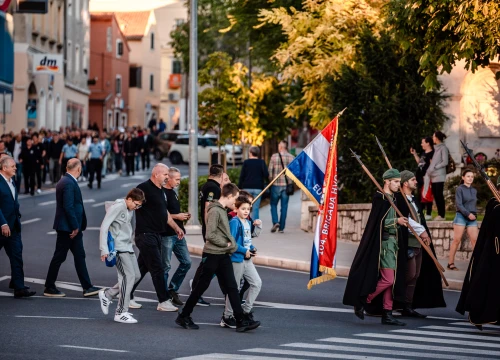 Fotografija 12 - Uz pidoće i klapu u Šibeniku obilježen Dan hrvatskih branitelja: 'U slobodi smo se više dijelili nego spajali'