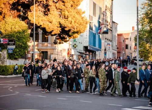 Fotografija 17 - Uz pidoće i klapu u Šibeniku obilježen Dan hrvatskih branitelja: 'U slobodi smo se više dijelili nego spajali'