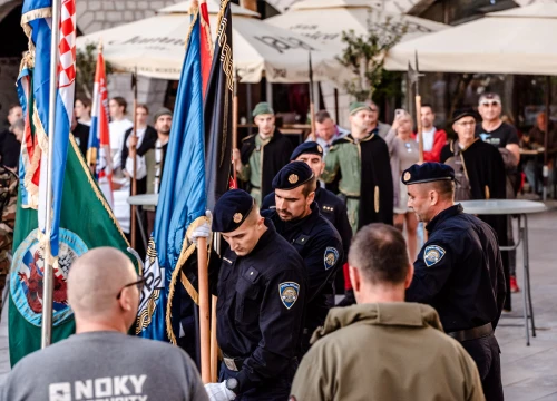 Fotografija 18 - Uz pidoće i klapu u Šibeniku obilježen Dan hrvatskih branitelja: 'U slobodi smo se više dijelili nego spajali'