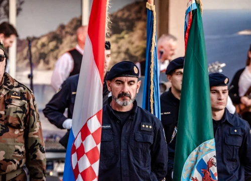 Fotografija 19 - Uz pidoće i klapu u Šibeniku obilježen Dan hrvatskih branitelja: 'U slobodi smo se više dijelili nego spajali'