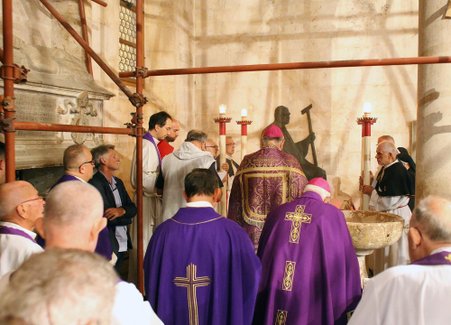 U šibenskoj katedrali misa zadušnica za biskupa Srećka Badurinu i branitelje