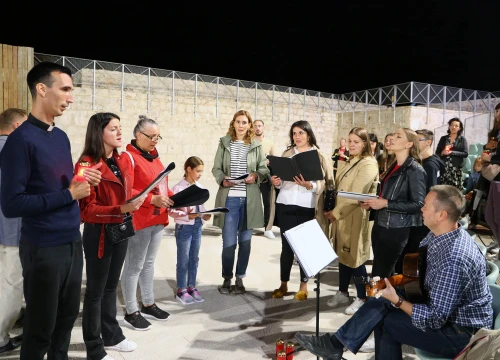 Fotografija 8 - Ususret sv. Mihovilu održana procesija mladih u Šibeniku