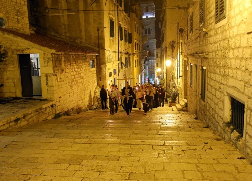 Fotografija 3 - Ususret sv. Mihovilu održana procesija mladih u Šibeniku