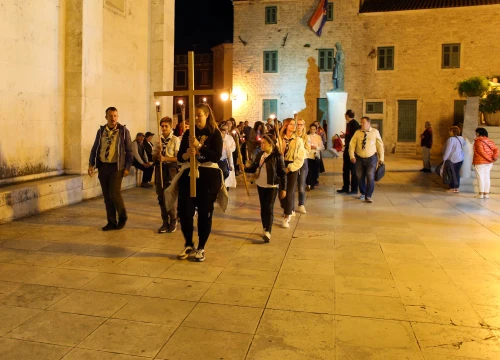 Fotografija 5 - Ususret sv. Mihovilu održana procesija mladih u Šibeniku
