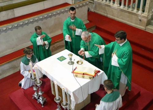 Fotografija 9 - Ususret sv. Mihovilu održana procesija mladih u Šibeniku