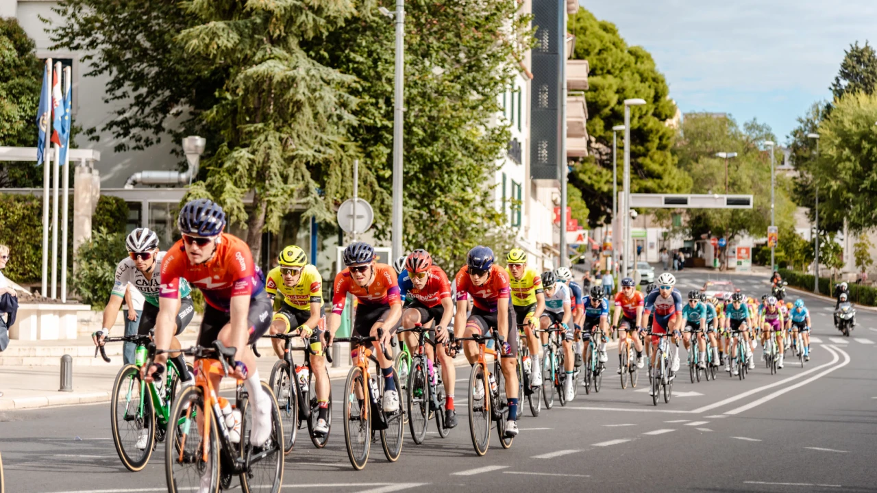 Iz Sinja startala treća etapa utrke CRO Race: Biciklisti prošli kroz Šibenik, među njima i Lorenzo Marenzi