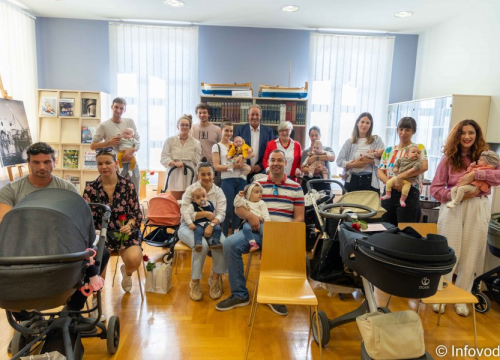 Grad Vodice darivao 114.000 kuna za 20 djece