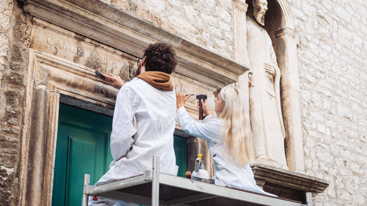 Studenti splitske akademije obnavljaju dva renesansna portala na ulazu u Muzej: ‘Ovo je velika čast’
