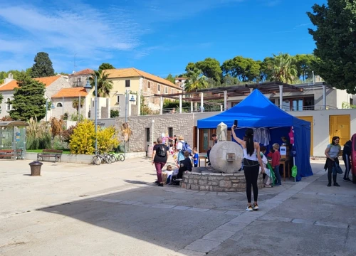 Fotografija 11 - Ovaj vikend na Prviću se plesalo na svili dok su nebom letjeli zmajevi