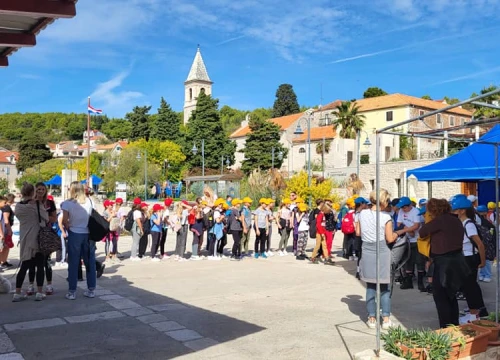 Fotografija 1 - Ovaj vikend na Prviću se plesalo na svili dok su nebom letjeli zmajevi