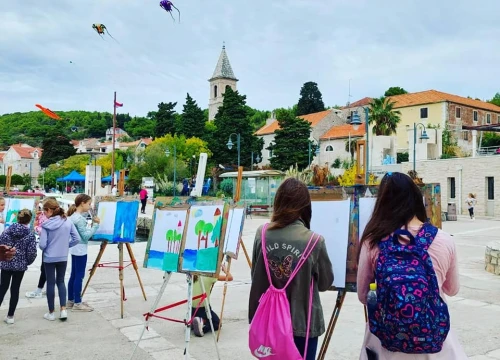 Fotografija 16 - Ovaj vikend na Prviću se plesalo na svili dok su nebom letjeli zmajevi