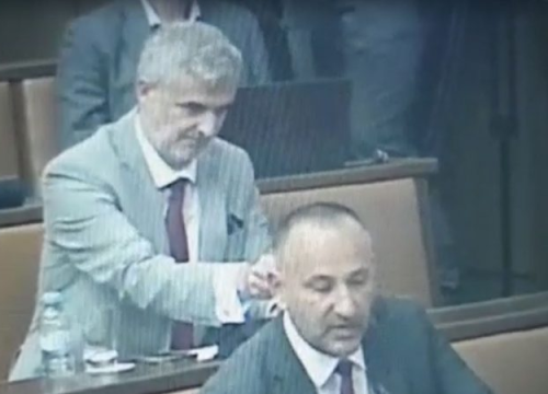 Zekanović objavio snimku kako ga Raspudić lupka mikrofonom