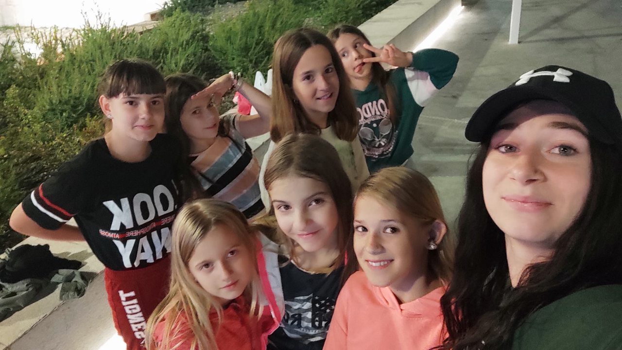 Beograđanka Jelena došla na sezonu pa male Šibenčanke, usput, učila plesati hip hop