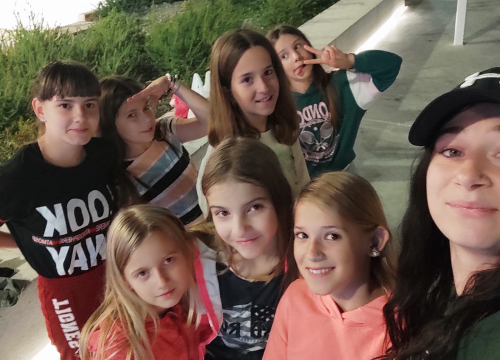 Beograđanka Jelena došla na sezonu pa male Šibenčanke, usput, učila plesati hip hop