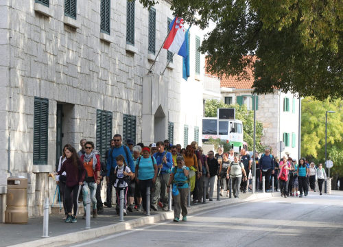 Preko 100 sudionika hodočastilo od Vodica do Pirovca u sklopu 'Camino Šibenik tjedna'