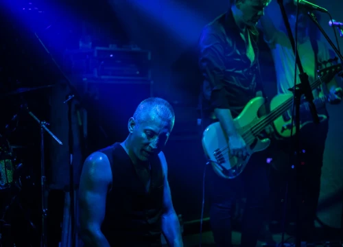 Fotografija 4 - Jonathan rasprodao Azimut, pogledajte kako je bilo na energičnoj svirci riječkih rockera