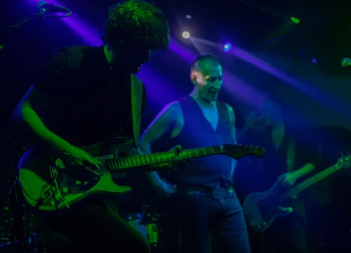 Fotografija 5 - Jonathan rasprodao Azimut, pogledajte kako je bilo na energičnoj svirci riječkih rockera