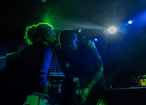 Fotografija 6 - Jonathan rasprodao Azimut, pogledajte kako je bilo na energičnoj svirci riječkih rockera