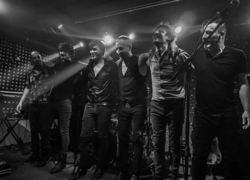 Fotografija 8 - Jonathan rasprodao Azimut, pogledajte kako je bilo na energičnoj svirci riječkih rockera