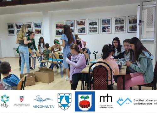 Fotografija 2 - Otvoren neformalni Klub mladih 'Kolarište' u Oklaju