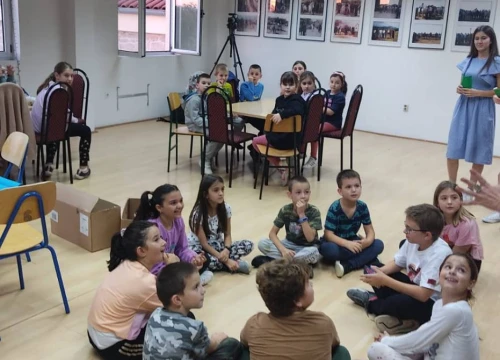 Fotografija 1 - Otvoren neformalni Klub mladih 'Kolarište' u Oklaju