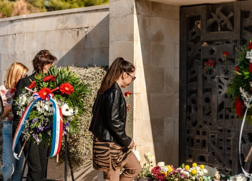 Fotografija 10 - Na spomen-kosturnicu na Kvanju stavljeni karanfili: 'Za poginule neće biti zvučnika po gradu, ali će biti ponosa i prkosa'