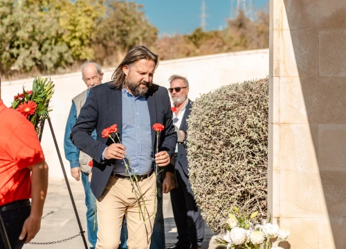 Fotografija 12 - Na spomen-kosturnicu na Kvanju stavljeni karanfili: 'Za poginule neće biti zvučnika po gradu, ali će biti ponosa i prkosa'