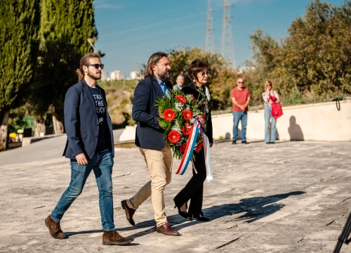 Fotografija 14 - Na spomen-kosturnicu na Kvanju stavljeni karanfili: 'Za poginule neće biti zvučnika po gradu, ali će biti ponosa i prkosa'