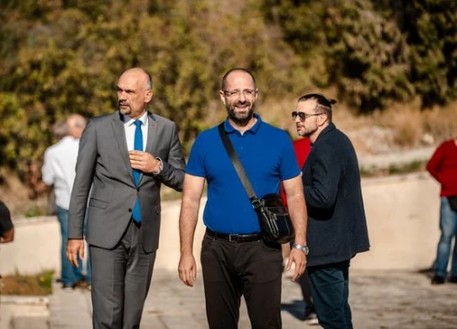 Fotografija 16 - Na spomen-kosturnicu na Kvanju stavljeni karanfili: 'Za poginule neće biti zvučnika po gradu, ali će biti ponosa i prkosa'