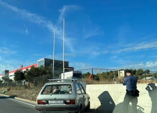 Fotografija 1 - Izgubio kontrolu nad vozilom i zabio se u zid preko puta Supernove