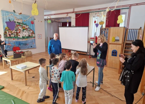Fotografija 4 - Inovatori posjetili djecu u vrtiću Vidici: 'Kad je baka po vrtu posipala otrovno gnojivo, ubila je mog ježa'