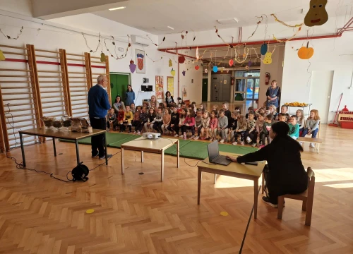 Fotografija 8 - Inovatori posjetili djecu u vrtiću Vidici: 'Kad je baka po vrtu posipala otrovno gnojivo, ubila je mog ježa'