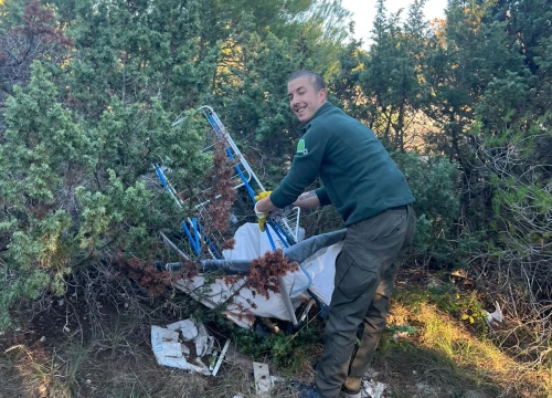 Fotografija 3 - Akcija čišćenja smeća uz biciklističku stazu na ulazu NP Krka: 'Odlučili smo slijediti primjer Gorana Šimića'