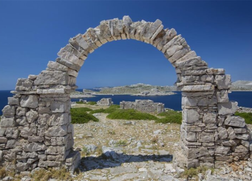 Kornati, okrunit ću se vama: Predstavljanje prve zbirke poezije Mirka Mudronje u Murteru