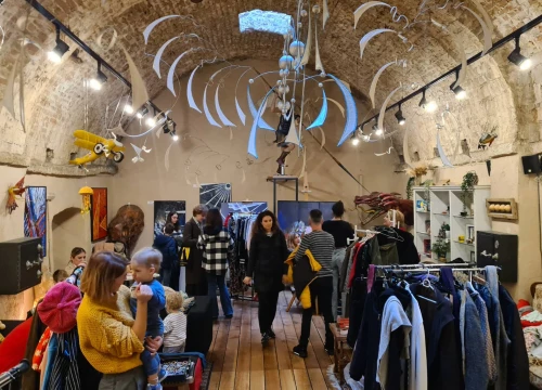 Dobar interes: Buvljak u Azimutu preselio se u toplu galeriju