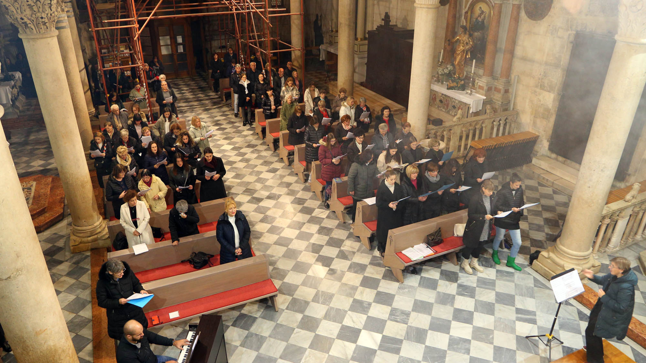 U katedrali proslavljena sv. Cecilija, na misnom slavlju okupili se crkveni pjevači