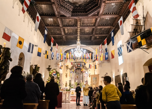 Danas na sv. Nikolu otvorena je istoimena crkva iza zgrade Županije: Poklone dijelio don Krešimir Mateša