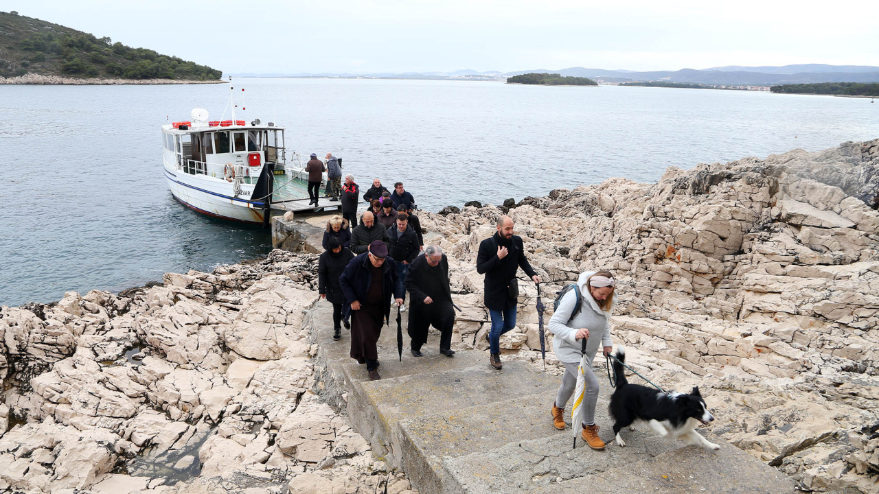 Vjernici Krapnja i Brodarice sv. Nikolu proslavili na punti poluotoka Oštrice