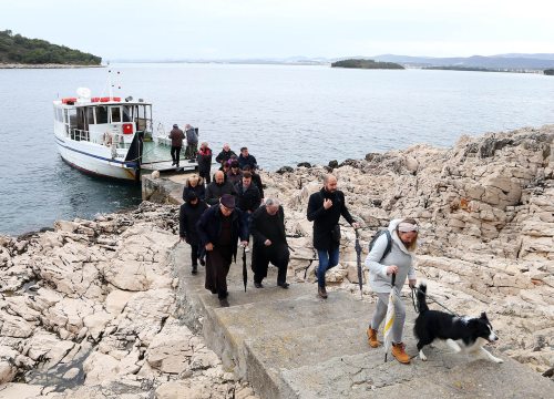 Vjernici Krapnja i Brodarice sv. Nikolu proslavili na punti poluotoka Oštrice