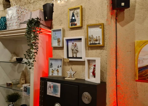 Fotografija 3 - Prodajna izložba u čarobnom ambijentu: U Azimutu otvoren još jedan 'Božićni tinel'