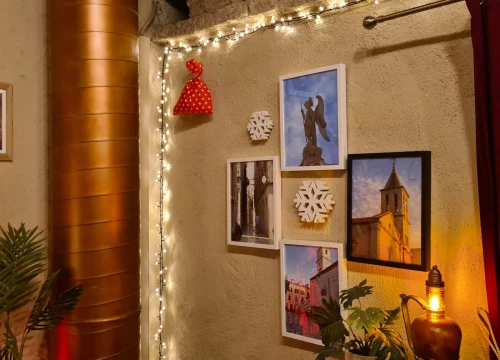 Fotografija 17 - Prodajna izložba u čarobnom ambijentu: U Azimutu otvoren još jedan 'Božićni tinel'